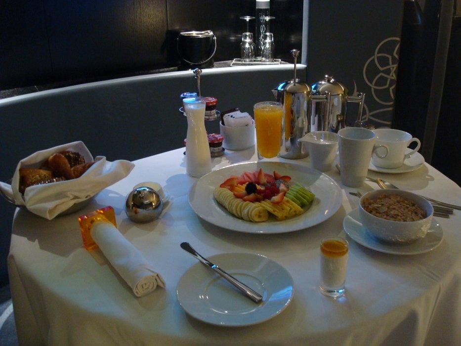qatarnov0997breakfastintheroomeachday.jpg